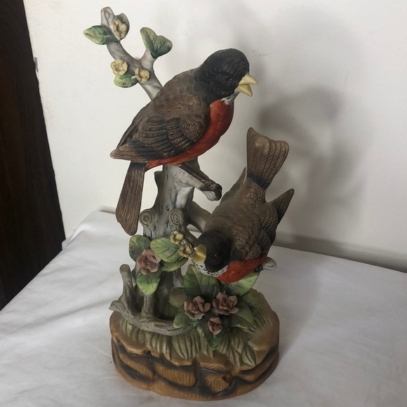 Vintage 1981 royal crown windable porcelain music box​ - Picture 1 of 7